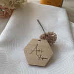 席札　ネームタグ　筆記体② 六角形　♡くり抜きあり　　　　　　　　　　　　　【結婚式の席札に使った後、ゲストへのプレゼントでネームタグとして使って頂けます♡プチギフトや卒園、卒業の記念品にもピッタリ】