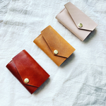 お札を折らずに仕舞えるレザーの本当に小さい財布