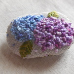 リネンの紫陽花刺繍ブローチ