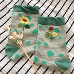 手縫い刺繍＊〜Summer Lady〜左右柄違い靴下