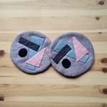 リネンコースター(グレージュ)　パッチワーク　刺繍　　中綿