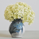 小さなターコイズブルーの花器