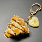 マシュマロチョコタルトのキーホルダー　フェイクスイーツ