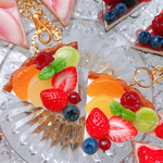 キラキラフルーツたっぷりタルト　バックチャーム　フォークチャーム付き☆誕生日☆フェイクスイーツ☆フルーツタルト☆スイーツデコ