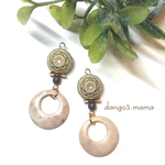 300円☆柄入ベージュコイン☆ピンクベージュリングのピアス/イヤリング