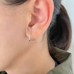 サージカルステンレス　ゆらぎカーブのイヤーカフ　左右2コセット
