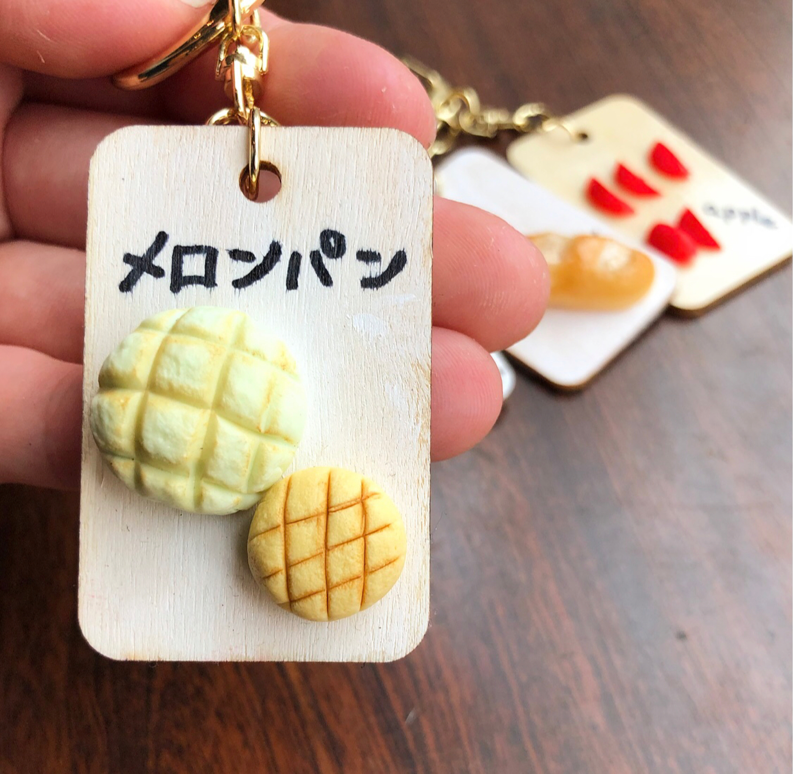 【再販準備中】カメロンパンの親子 ♡ キーホルダー いちご メロンパン 他ページで再販中】カメロンパンの親子 ♡ キーホルダー いちご