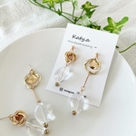 アシメゴールド×クリア𓍯      夏ピアス クリア 透明 涼しげ 人気 ランキング