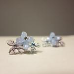 ガラスのフラワーピアス　水色＆紫