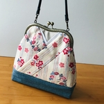 着物風がま口バッグ(細縞模様に花)