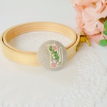 刺繍ブローチ　猫　くるみボタン