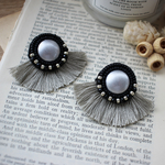 ビーズ刺繍＊ブラック×シルバー⁑グレーフリンジ ピアス