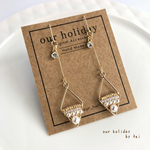 - swing  diamond - 小さなダイヤのワイヤーワークピアス/イヤリング　-ホワイト-   パール ビーズ ワイヤワーク 揺れる ゴールド カジュアル