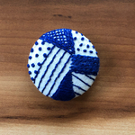 刺繍くるみボタン（ヘアゴム/ブローチ）