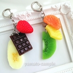 選べるフルーツ🍓カラフルキーホルダー 食品サンプル かわいい