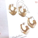 最新ꫛꫀꪝ✧‧˚再入荷しました❣️金箔入りクリアcolorドロップピアス ／おうち時間や贈り物などに 涼しげ大ぶりピアス