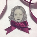 お嬢さんブローチピン