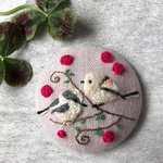 刺繍ブローチ　シマエナガ親子