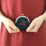 チェリーの手刺繍がま口 (赤)