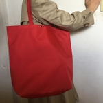 新発売☺︎素敵定番エコバッグ　赤　ポケット付き　撥水ナイロン地　コンパクト収納　カラビナ付✴︎送料無料