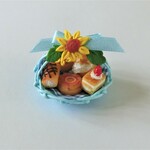 ひまわりのスイーツバスケット