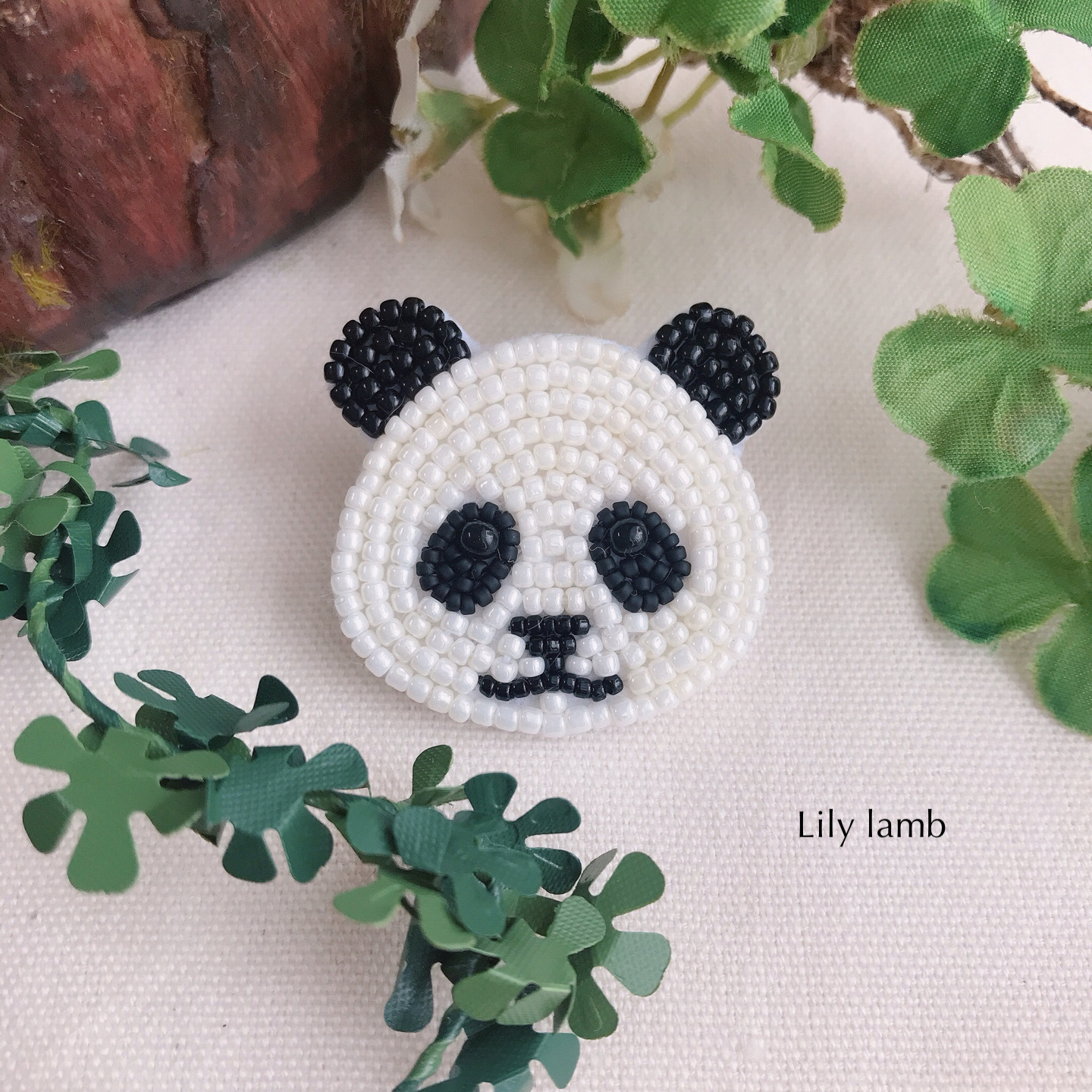 ビーズ刺繍のパンダ 受注制作 L Ily Lamb S Gallery Minne 国内最大級のハンドメイド 手作り通販サイト