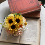 ☸ひまわりとローズが綺麗なウッドプランターアレンジ　saire(サイラー）プリザーブドフラワープ　夏ギフト　向日葵　ヒマワリ　結婚祝い　誕生日　仏花　お供え　開店祝い　退職祝い　傘寿　米寿