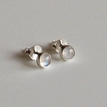 レインボームーンストーン　シルバーピアス　シンプルピアス