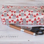 残1  春sale40％off 三角山とくまさん＊ポーチ＊大き目ペンケース＊北欧