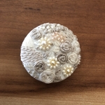 ビーズ刺繍くるみボタン（ヘアゴム/ブローチ）