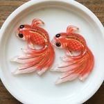 3個セット！赤金魚パーツ・5種・ミニチュア・デコパーツ・通し穴有・きんぎょ／型番100ーB（3個）