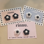 デイジー　モチーフ　フラワー　ピアス　20mm ホワイト　× ブラック　アシンメトリー　✳︎ イヤリング　変更可能　(オプション選択)