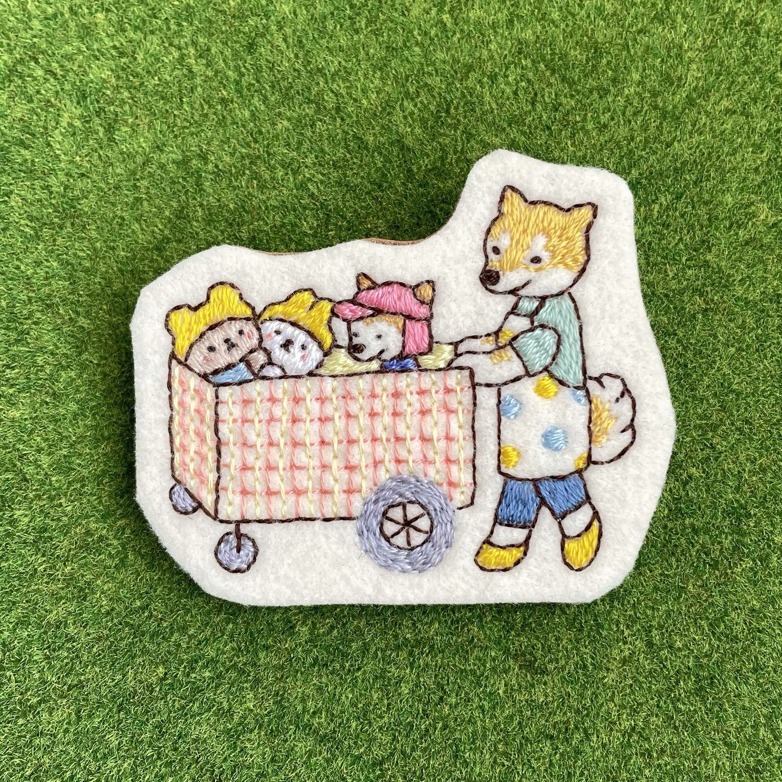 保育園 コサージュ ブローチのハンドメイド 手作り通販 Minne 日本最大級のハンドメイドサイト