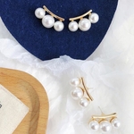 大人気！ゴールドの3連パールピアス/金属アレルギー対応（シルバー925ポストピアス）