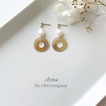 淡水パール × 透かしリング ピアス/イヤリング 金属アレルギー対応 揺れる シンプル 大人