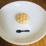 羊毛フェルトのメロンパン　ブローチ