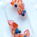 ちょっぴりいちごのスマホケース