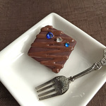 粒チョコのブローチ スクエア◆ブルー