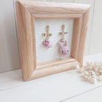 刺繍糸で編んだ＊うさぎとお花のピアス（イヤリング） ピンク