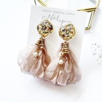 レースフラワー花びらレジン×シフォンタッセルのピアス/イヤリング【ダスティピンク】