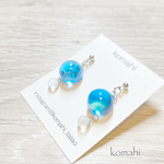 ブルーとクリアの揺れるピアス