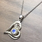 【天然石】翠ノ国の魔晶装具『月氷石の首飾り』c