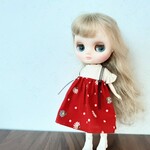 ミディブライスサイズのお洋服　お花の吊りスカート風ワンピース