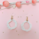 送料無料**650円**ビーズでフープ型ピアス