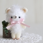 約6cm 小さな、あみぐるみ  ふわふわ シロクマちゃん リボン ピンク