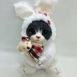 オルゴール♪  うさぎの着ぐるみハチワレ猫ちゃん　テディキャット　羊毛フェルト　ぬいぐるみ