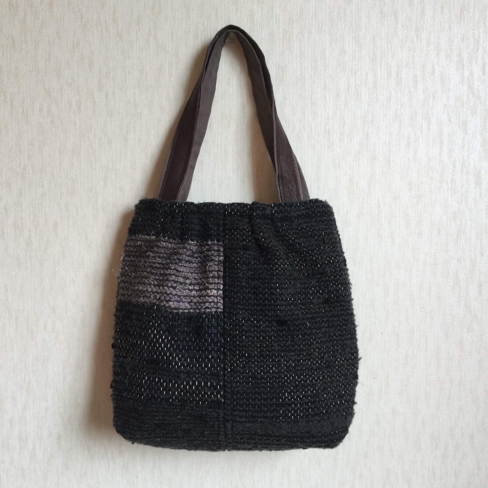 黒とグレーの裂織バッグ