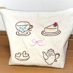 ティータイムのポーチ(手刺繍)