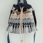 【再販】海外刺繍やスパンコールがキレイなハンドメイドバッグ【ショルダー付き巾着バッグ】