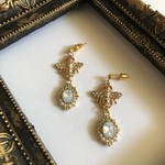 再販3♡蜂とホワイトビジューのピアス